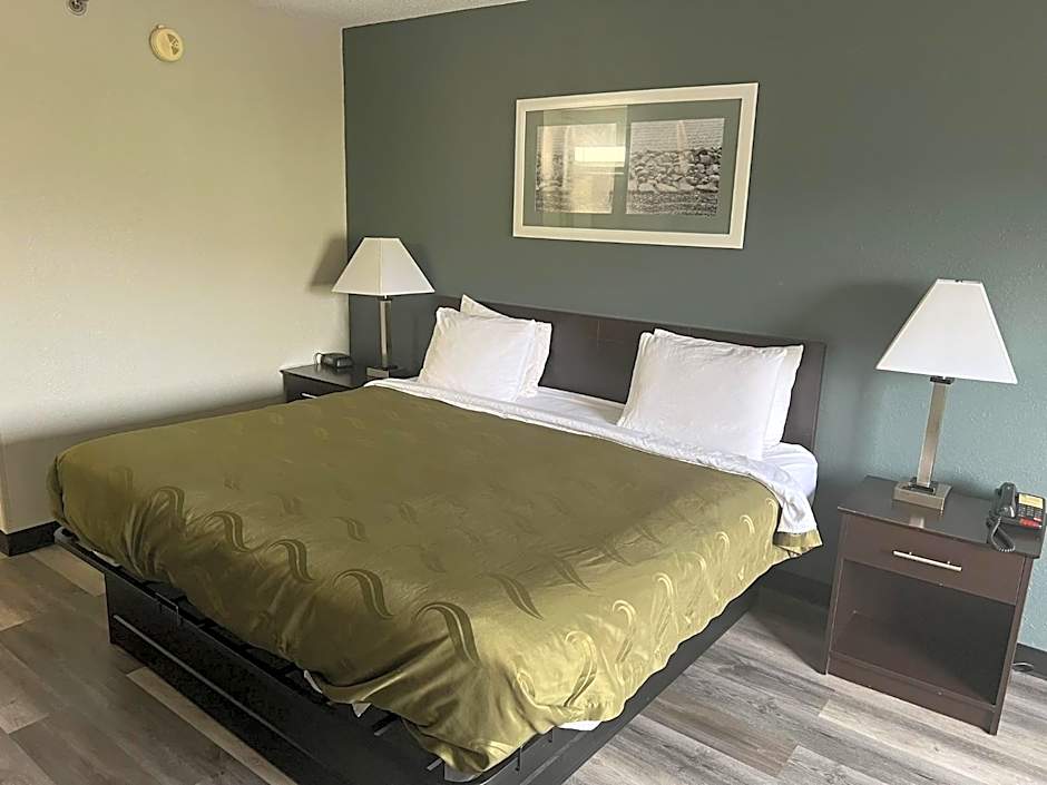 Quality Inn Columbia City near US-30