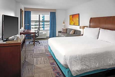 King Room with Accessible Tub - Mobility Access