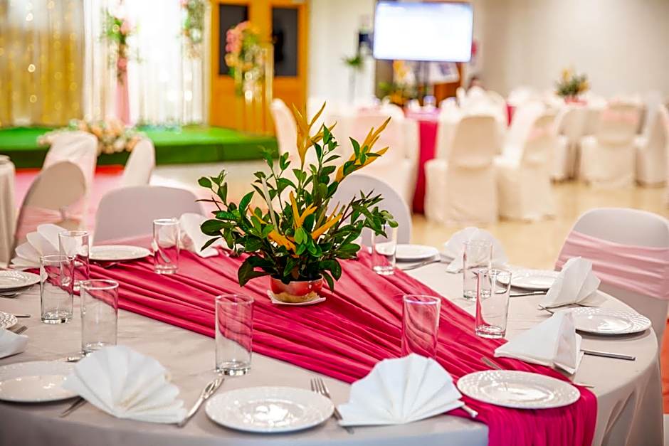 Tanoa Waterfront Hotel