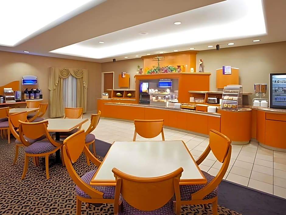 Holiday Inn Express Hotel & Suites Saginaw By IHG