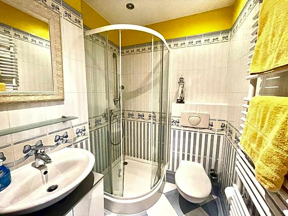 Yacht- , und Reisemobilhafen "Historisches Fährhaus" Wendenschloss