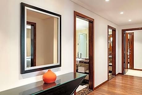 Three Bedroom Family Suite With Complimentary Resort Beach & Pool Access, Capacity 7 Guests