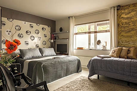 Deluxe Triple Room with shower