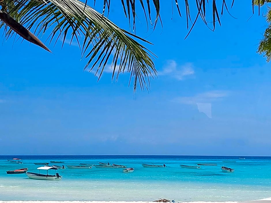 Mtende Beach Bungalow océan view & secret Beach