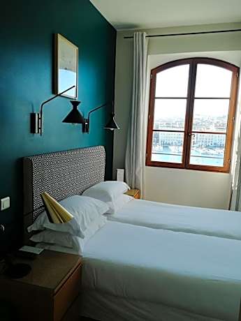 Classic Twin Room with Old Port View