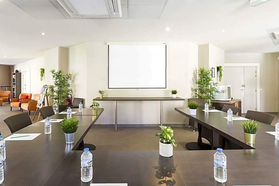 Park & Suites Village Aix-Le Rousset