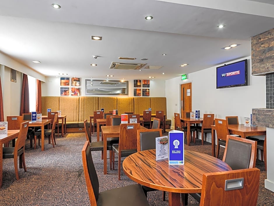 Holiday Inn Express London Gatwick Crawley By IHG