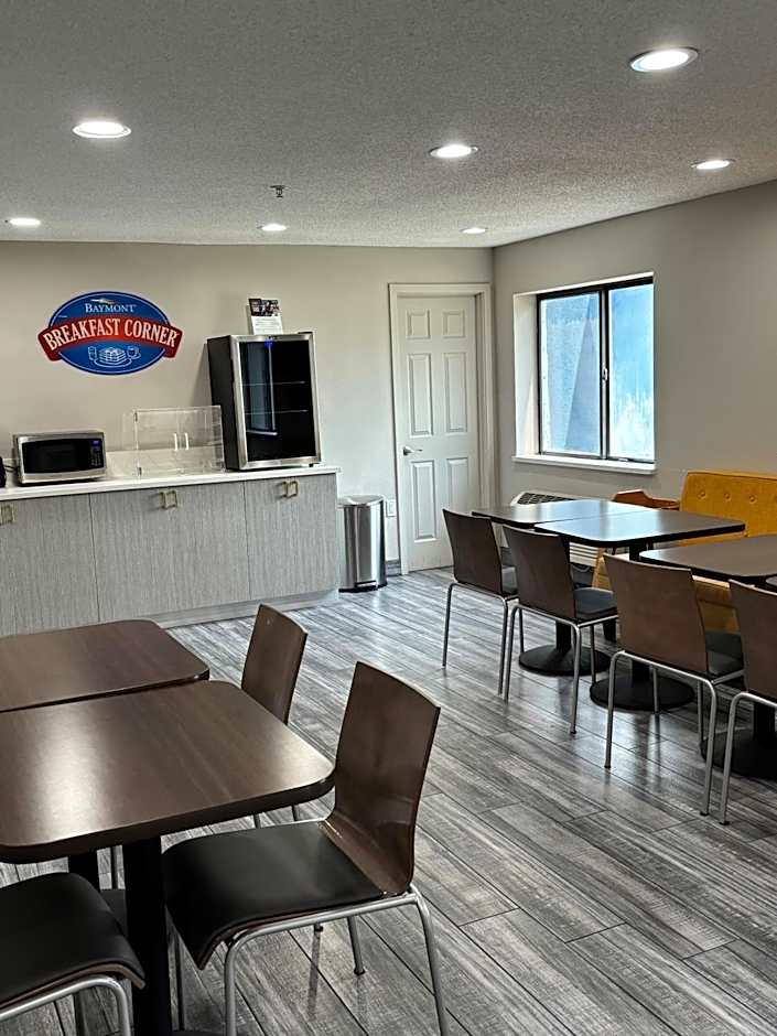 Days Inn by Wyndham Davenport