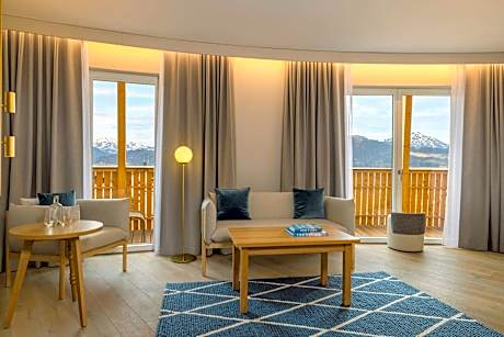 Caro & Selig Suite King, 1 Bedroom Suite, 1 King, Lake view, Corner room, Balcony