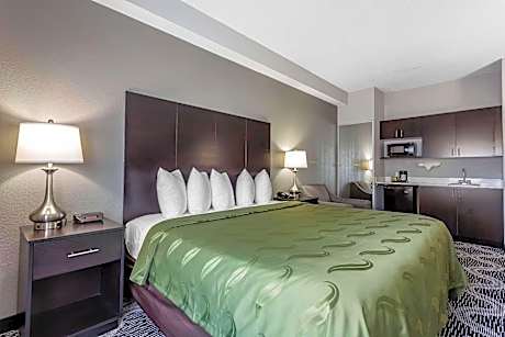 King Suite - Non-Smoking