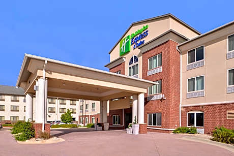Holiday Inn Express & Suites Emporia Northwest By IHG