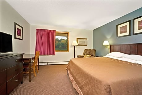 1 King Bed Non-Smoking