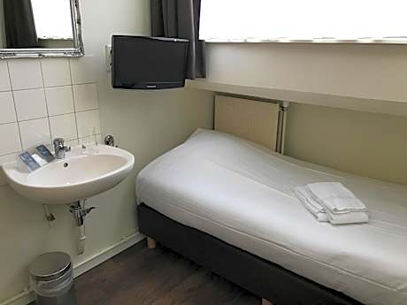 Single Room with Shared Bathroom