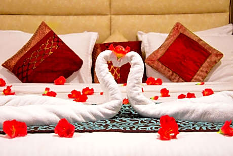 Honeymoon Room 1 King Bed