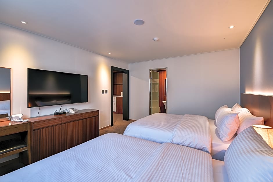 Sea & Moon Tourist Hotel