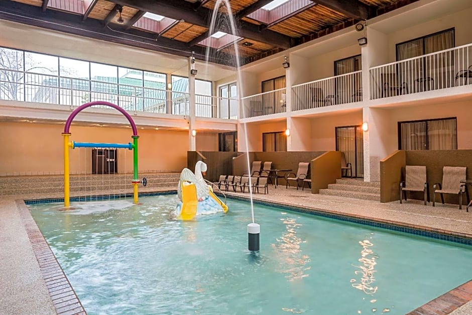 Ramada by Wyndham Plymouth Hotel & Conference Center