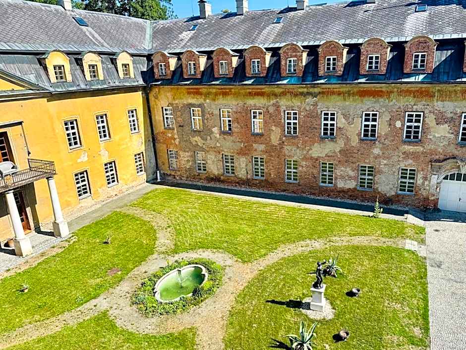 Zámek Hošťálkovy