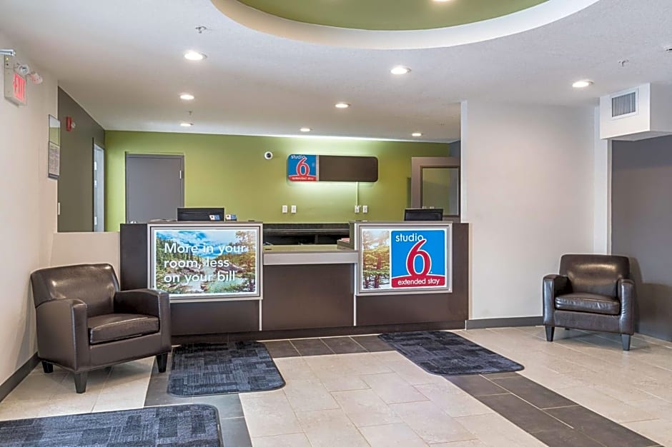 Studio 6 Bruderheim, AB