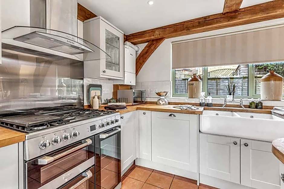 Hiron's Piece - Hot Tub Packages Available