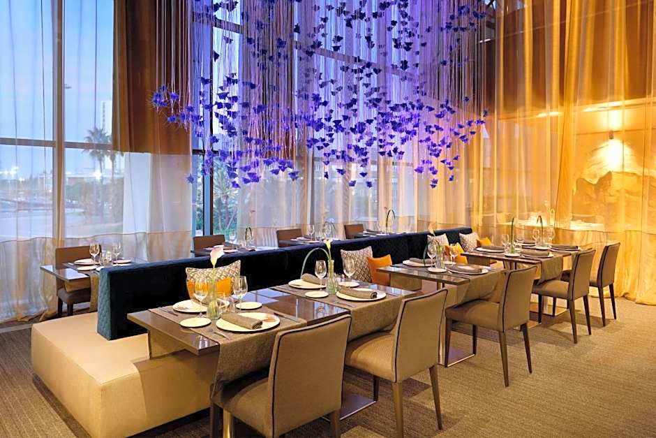 Hesperia Fira Suites