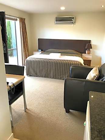 Studio with Spa Bath