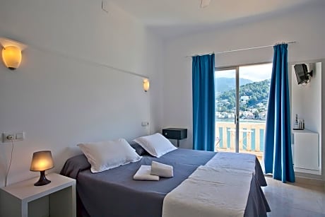 Double or Twin Room with Sea View