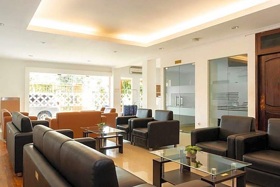 RedDoorz Plus Syariah near Java Supermall Semarang 2