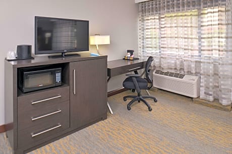 1 Double Bed, Mobility Accessible, Communication Assistance, Bathtub, Non-Smoking, Full Breakfast