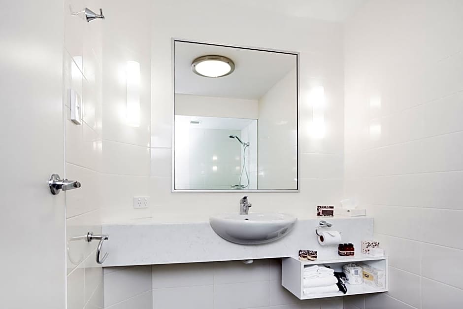 St Ives Motel Apartments