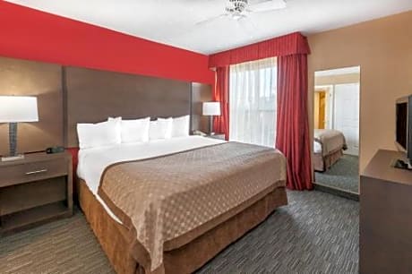 One-Bedroom King Suite - Non-Smoking