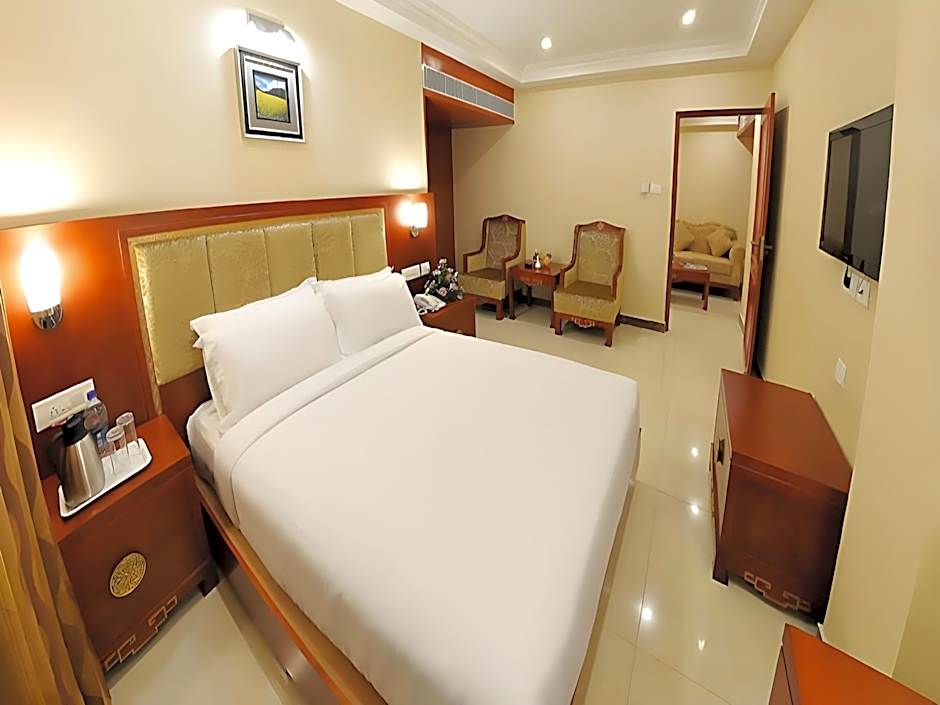Photo 1 of 6 of Suite