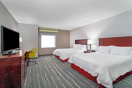 2 Queens Mobility Access W/Tub Nonsmoking