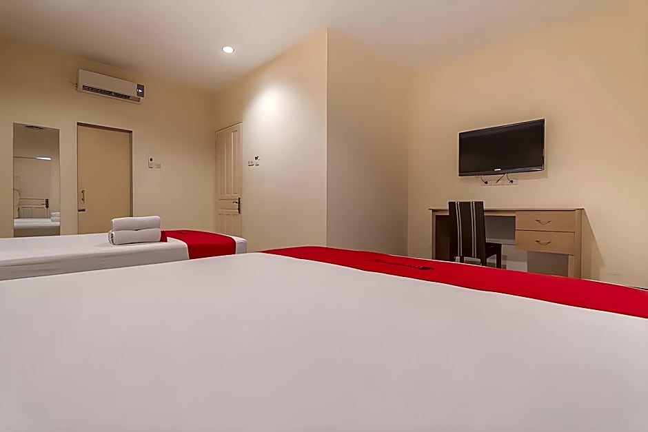 RedDoorz @ H. Agus Salim Street Pontianak