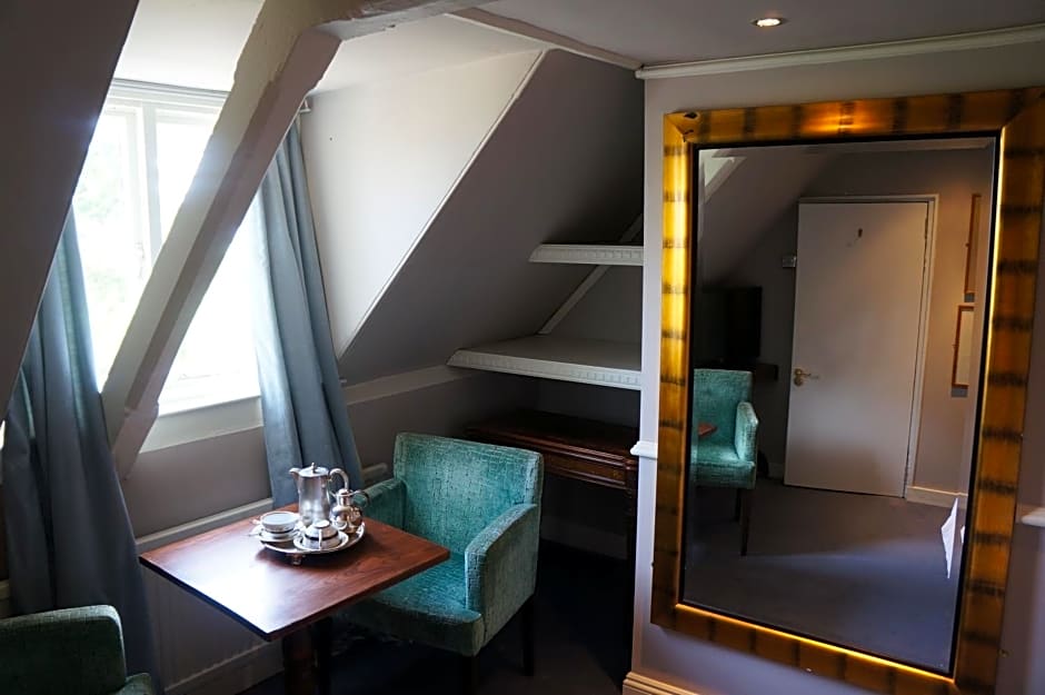 Cedar House Boutique B&B