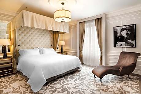 Bette Davis Suite, 1 Bedroom Suite, 1 King, River view, Corner room, High floor