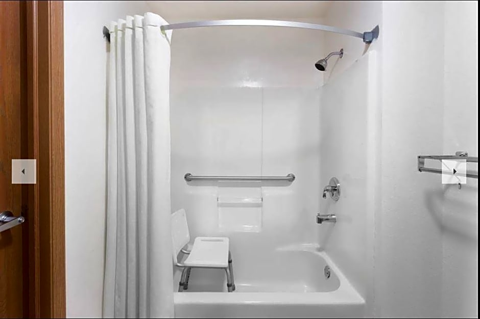 Super 8 by Wyndham Yorkville