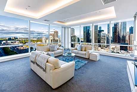 Penthouse 3 bdrm amazing views opposite casino