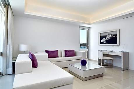 Queen Suite with Sea View