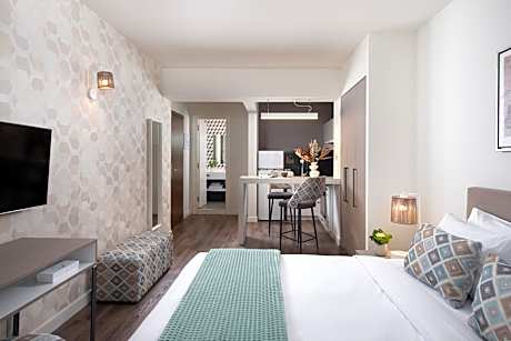 Superior Room with Balcony and Acropolis View