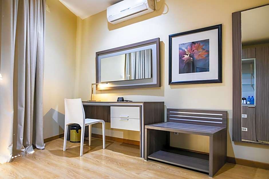 Foto 1 di 4 di 1 Double Bed or 2 Beds