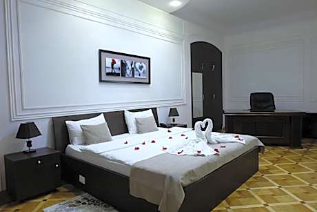 Suite with Spa Bath and Balcony