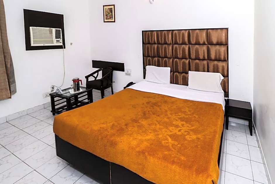 Goroomgo Motel Maurya Chandigarh