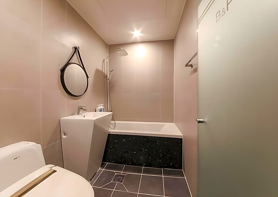 B&F Hotel