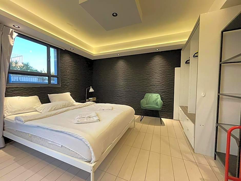 3Bedroom Suite 10 with Balcony and shelter