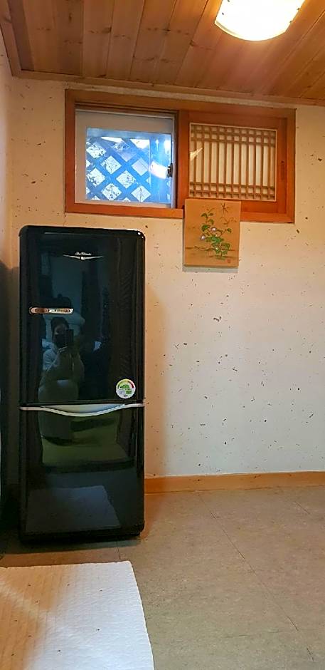 Gallery Jin Hanok Guesthouse