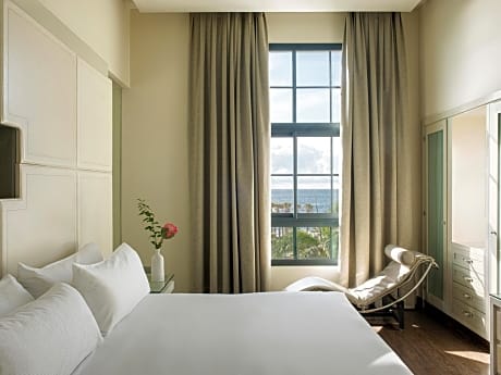 Red Level Master Suite 2 Bedrooms Ocean View