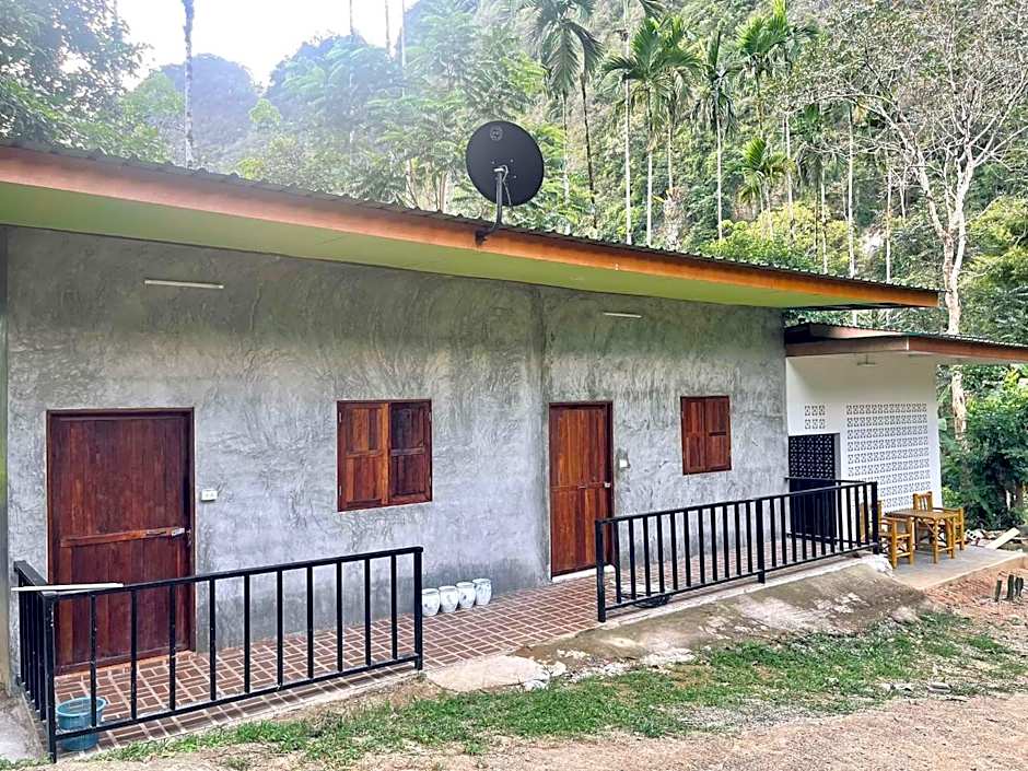 Khao Sok Green Mountain View