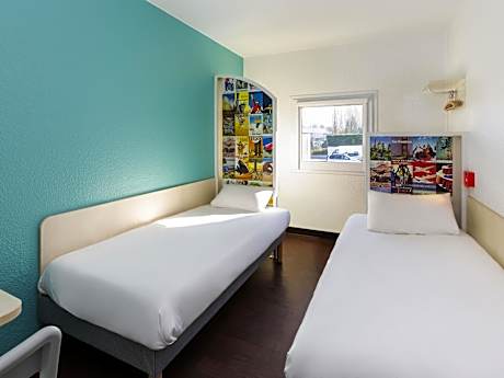 Twin Room with Shared Bathroom