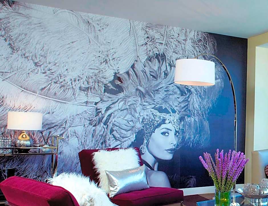 Renaissance by Marriott Las Vegas Hotel