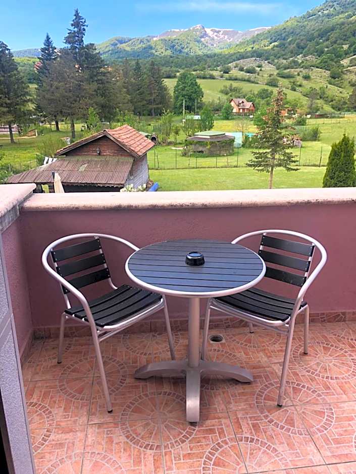 Hotel Bucaneve